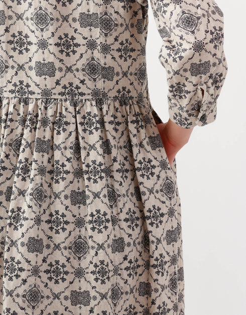 リネンのギャザーシャツドレス