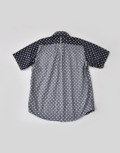 水玉プリントの半袖ラウンドカラーシャツ