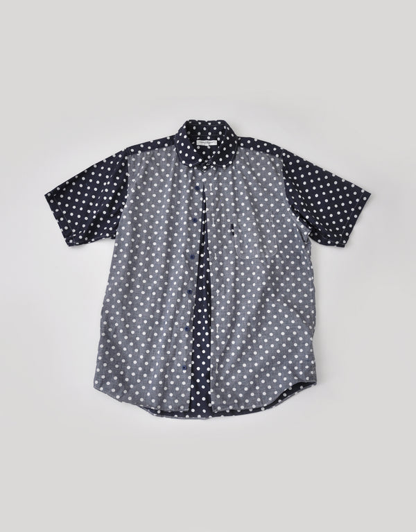 水玉プリントの半袖ラウンドカラーシャツ