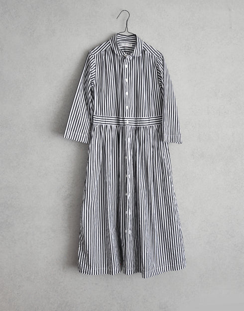 白黒ストライプのベルトラインワンピース