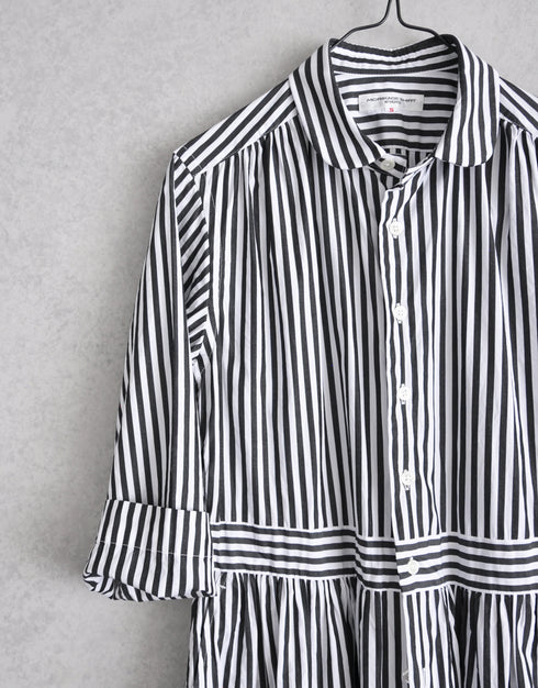 白黒ストライプのベルトラインワンピース