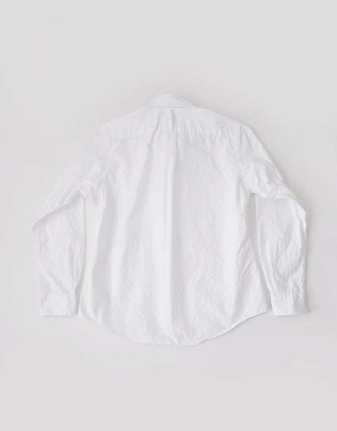 タイプライターのくるみボタンシャツ