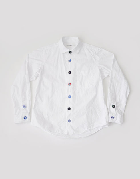 タイプライターのくるみボタンシャツ