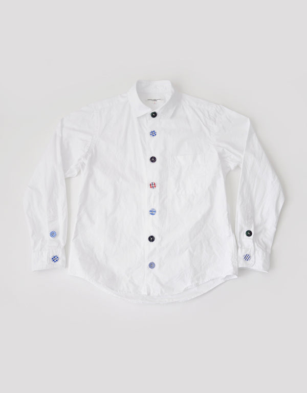 タイプライターのくるみボタンシャツ