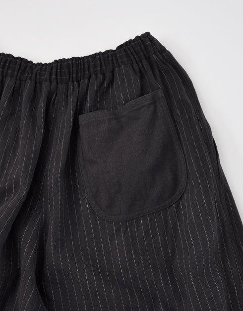 ピンストライプのバルーンパンツ
