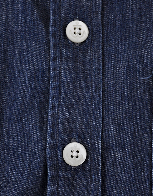 イカリマークボタンのデニムシャツ