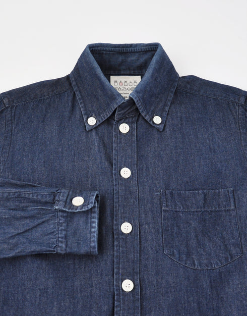 イカリマークボタンのデニムシャツ