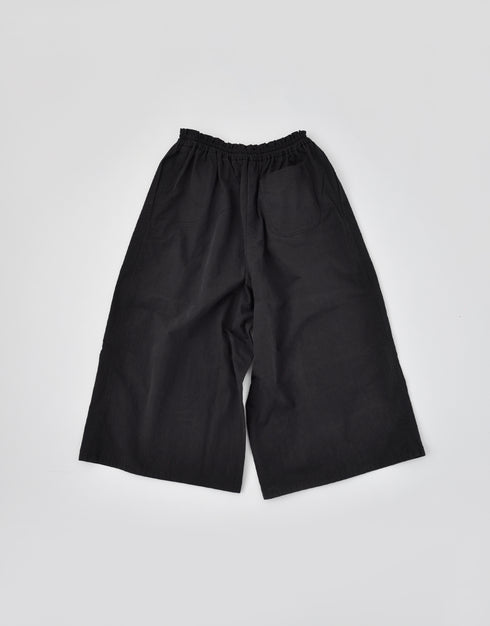 コットンナイロンピーチのワイドパンツ