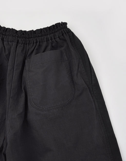 コットンナイロンピーチのワイドパンツ