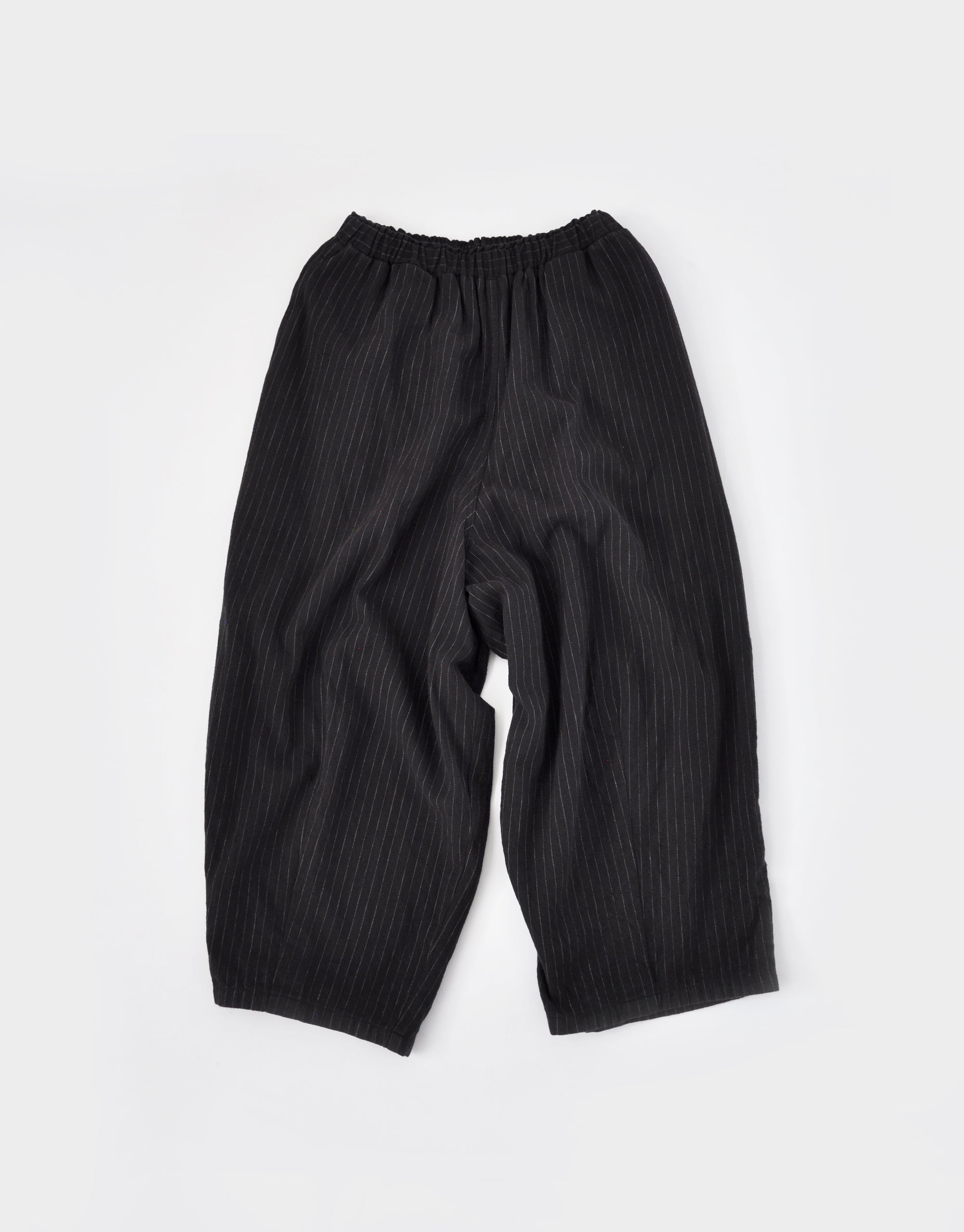 【Meer.】ストライプラップバルーンパンツBLK ピンストライプのバルーンパンツ – MORIKAGE SHIRT KYOTO